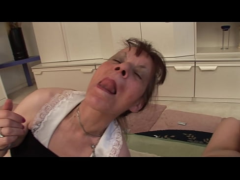 ❤️ Duas avós e um avô têm uma tríplice Sexo vídeo em nós