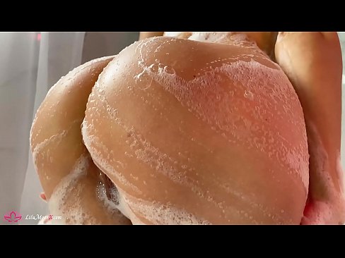 ❤️ Brunette Masturbates Pussy com Vibrador para Orgasmo Intenso no Chuveiro Sexo vídeo em nós